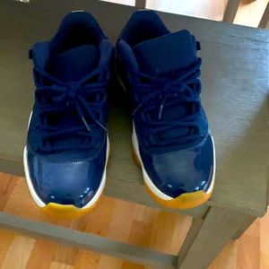 Low cut Jordan's really good condition